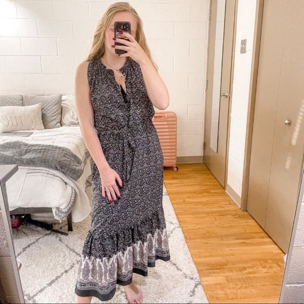 Misa Paisley Ditsy Floral Tiered Maxi Dress in size Small